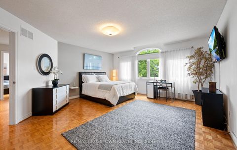 Photo 30 at 194 Caproni Drive, Maple, Vaughan
