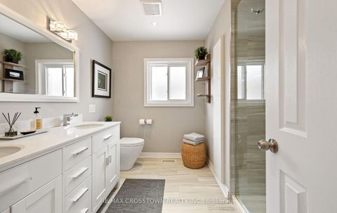 Photo 31 at 194 Caproni Drive, Maple, Vaughan