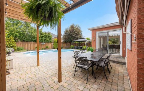 Photo 32 at 194 Caproni Drive, Maple, Vaughan