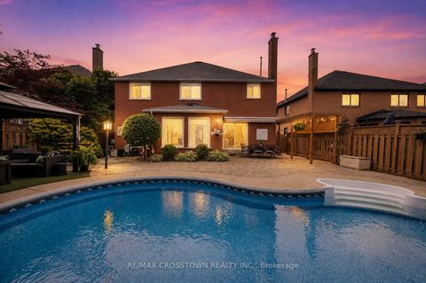 Photo 38 at 194 Caproni Drive, Maple, Vaughan