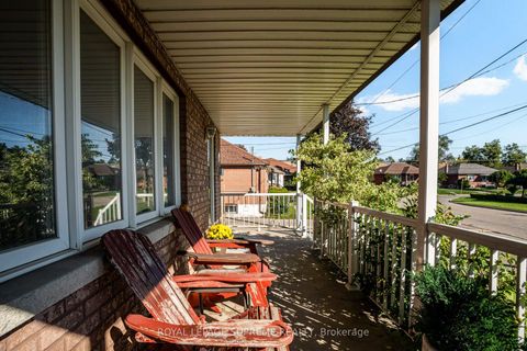 Photo 3 at 136 Winston Park Boulevard, CFB, Toronto