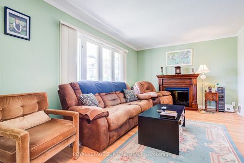 Photo 7 at 136 Winston Park Boulevard, CFB, Toronto