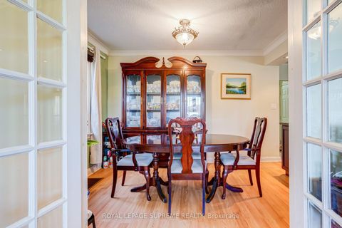 Photo 9 at 136 Winston Park Boulevard, CFB, Toronto