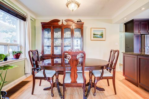 Photo 10 at 136 Winston Park Boulevard, CFB, Toronto
