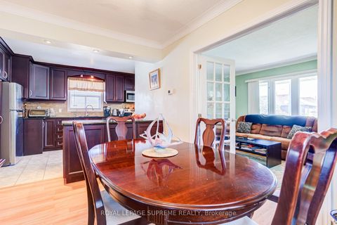 Photo 11 at 136 Winston Park Boulevard, CFB, Toronto