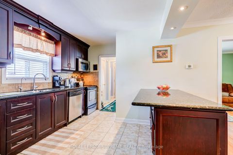 Photo 14 at 136 Winston Park Boulevard, CFB, Toronto