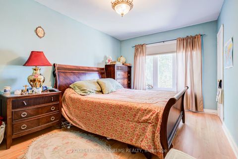 Photo 18 at 136 Winston Park Boulevard, CFB, Toronto