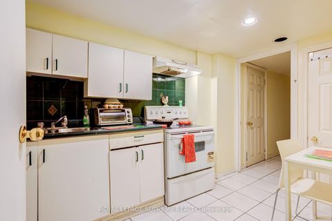 Photo 21 at 136 Winston Park Boulevard, CFB, Toronto