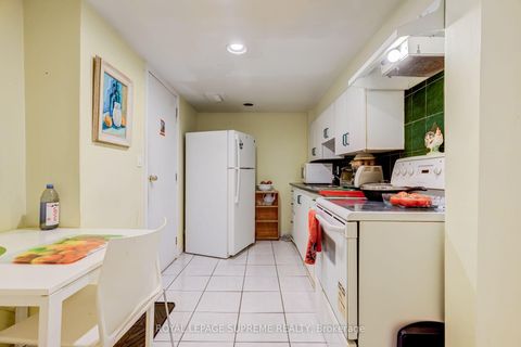 Photo 22 at 136 Winston Park Boulevard, CFB, Toronto