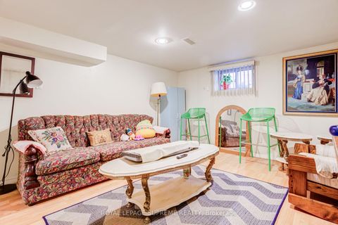 Photo 24 at 136 Winston Park Boulevard, CFB, Toronto