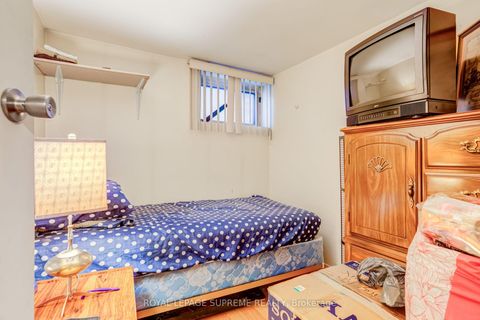 Photo 26 at 136 Winston Park Boulevard, CFB, Toronto