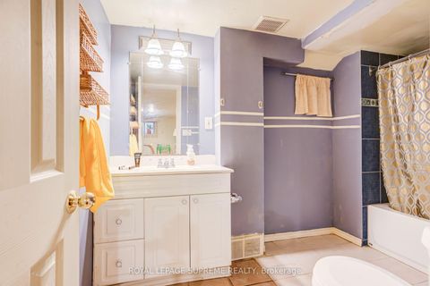 Photo 28 at 136 Winston Park Boulevard, CFB, Toronto