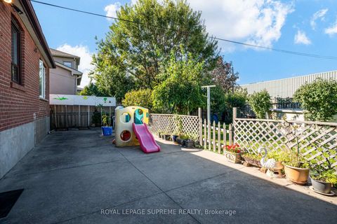 Photo 30 at 136 Winston Park Boulevard, CFB, Toronto
