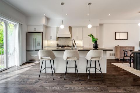 Photo 3 at 18 Matthew Court, Rosethorn, Toronto