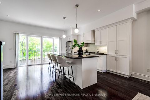 Photo 4 at 18 Matthew Court, Rosethorn, Toronto