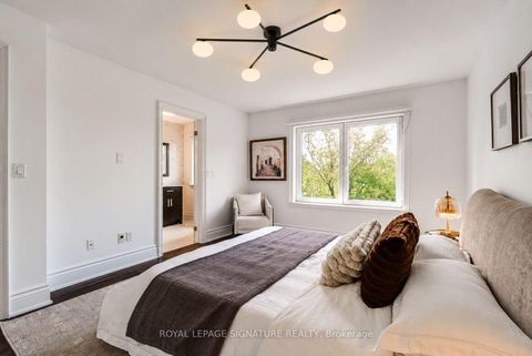 Photo 14 at 18 Matthew Court, Rosethorn, Toronto
