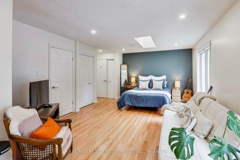 Photo 11 at 35 Shirlea Boulevard, Keswick South, Georgina