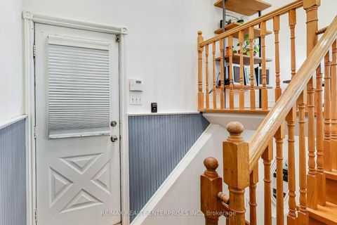 Photo 17 at 35 Shirlea Boulevard, Keswick South, Georgina