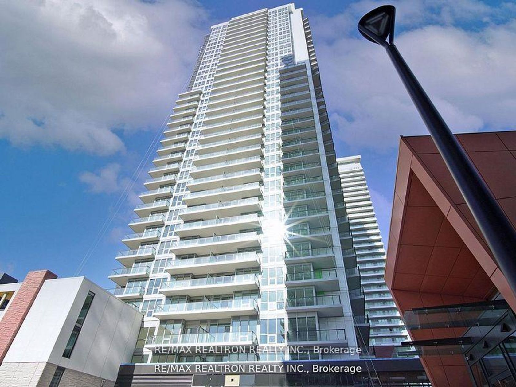 Th515 - 95 McMahon Drive, Bayview Village, Toronto 2