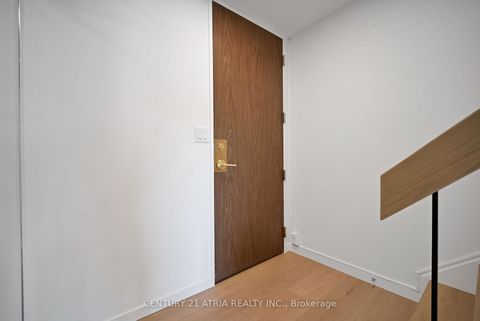 Photo 2 at 1004 - 33 Harbour Square, Waterfront Communities C1, Toronto