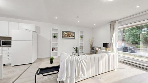 Photo 3 at 151 - 10 Moonstone Byway, Hillcrest Village, Toronto