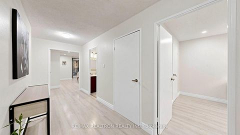 Photo 7 at 151 - 10 Moonstone Byway, Hillcrest Village, Toronto