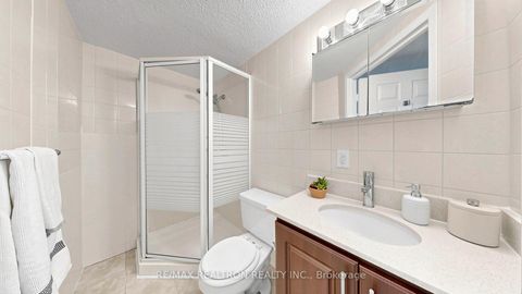 Photo 11 at 151 - 10 Moonstone Byway, Hillcrest Village, Toronto