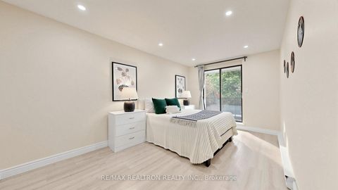 Photo 14 at 151 - 10 Moonstone Byway, Hillcrest Village, Toronto