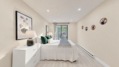 Photo 16 at 151 - 10 Moonstone Byway, Hillcrest Village, Toronto