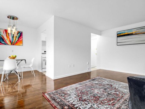 Photo 1 at 407 - 8 Kingsbridge Court, Branson, Toronto