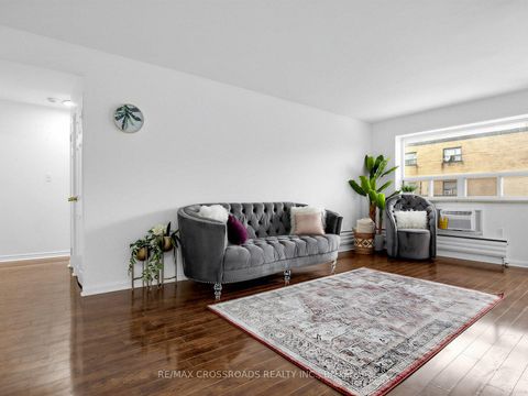 Photo 3 at 407 - 8 Kingsbridge Court, Branson, Toronto