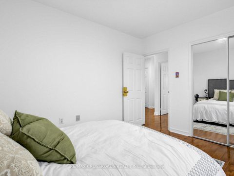 Photo 15 at 407 - 8 Kingsbridge Court, Branson, Toronto