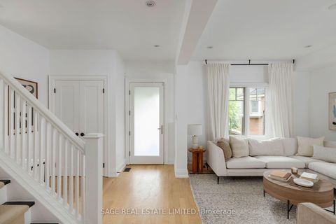 Photo 1 at 32 Edgewood Crescent, Moore Park, Toronto