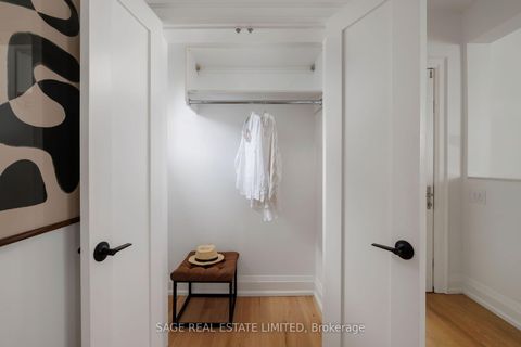 Photo 3 at 32 Edgewood Crescent, Moore Park, Toronto