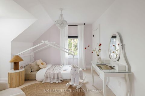 Photo 31 at 32 Edgewood Crescent, Moore Park, Toronto