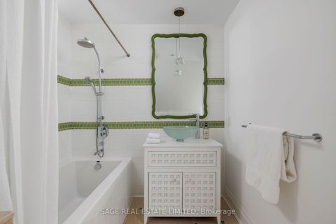 Photo 37 at 32 Edgewood Crescent, Moore Park, Toronto