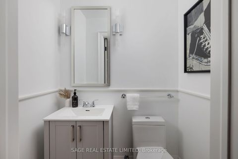 Photo 41 at 32 Edgewood Crescent, Moore Park, Toronto