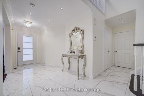 Photo 4 at 39 Millcroft Way, Brownridge, Vaughan