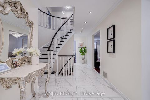 Photo 5 at 39 Millcroft Way, Brownridge, Vaughan