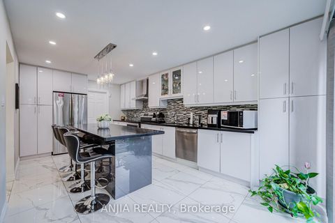 Photo 12 at 39 Millcroft Way, Brownridge, Vaughan