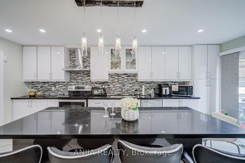 Photo 13 at 39 Millcroft Way, Brownridge, Vaughan