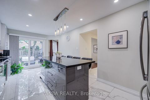 Photo 15 at 39 Millcroft Way, Brownridge, Vaughan