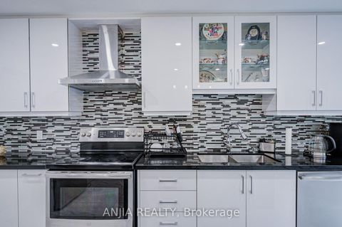 Photo 16 at 39 Millcroft Way, Brownridge, Vaughan