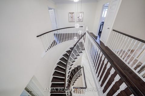 Photo 36 at 39 Millcroft Way, Brownridge, Vaughan