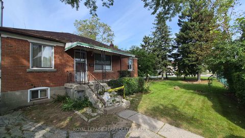 Photo 2 at 228 South Woodrow Boulevard, Cliffside, Toronto