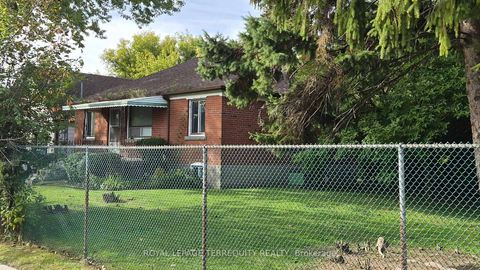 Photo 3 at 228 South Woodrow Boulevard, Cliffside, Toronto