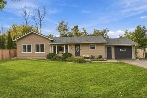 Photo 2 at 968 Metro Road N, Historic Lakeshore Communities, Georgina