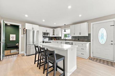 Photo 10 at 968 Metro Road N, Historic Lakeshore Communities, Georgina
