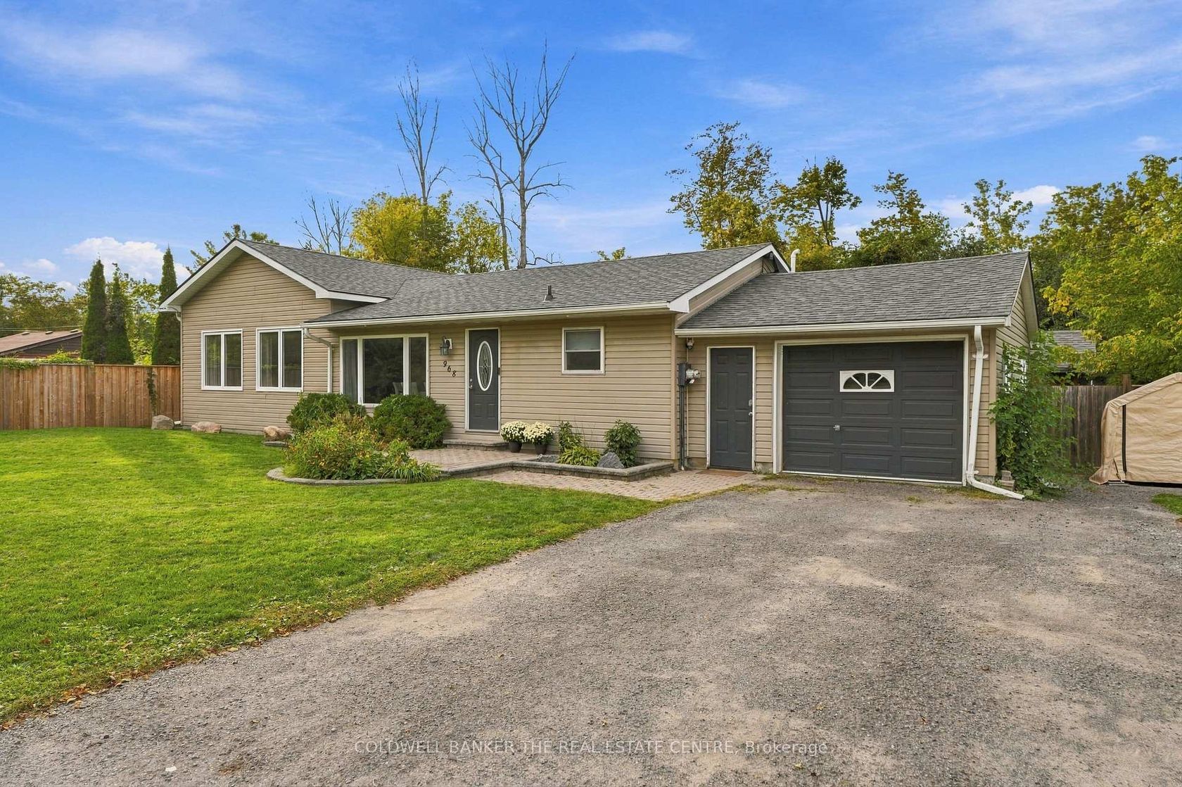 968 Metro Road N, Historic Lakeshore Communities, Georgina photo number 2