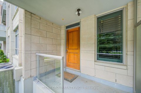 Photo 5 at TH 8 - 761 Bay Street, Bay Street Corridor, Toronto